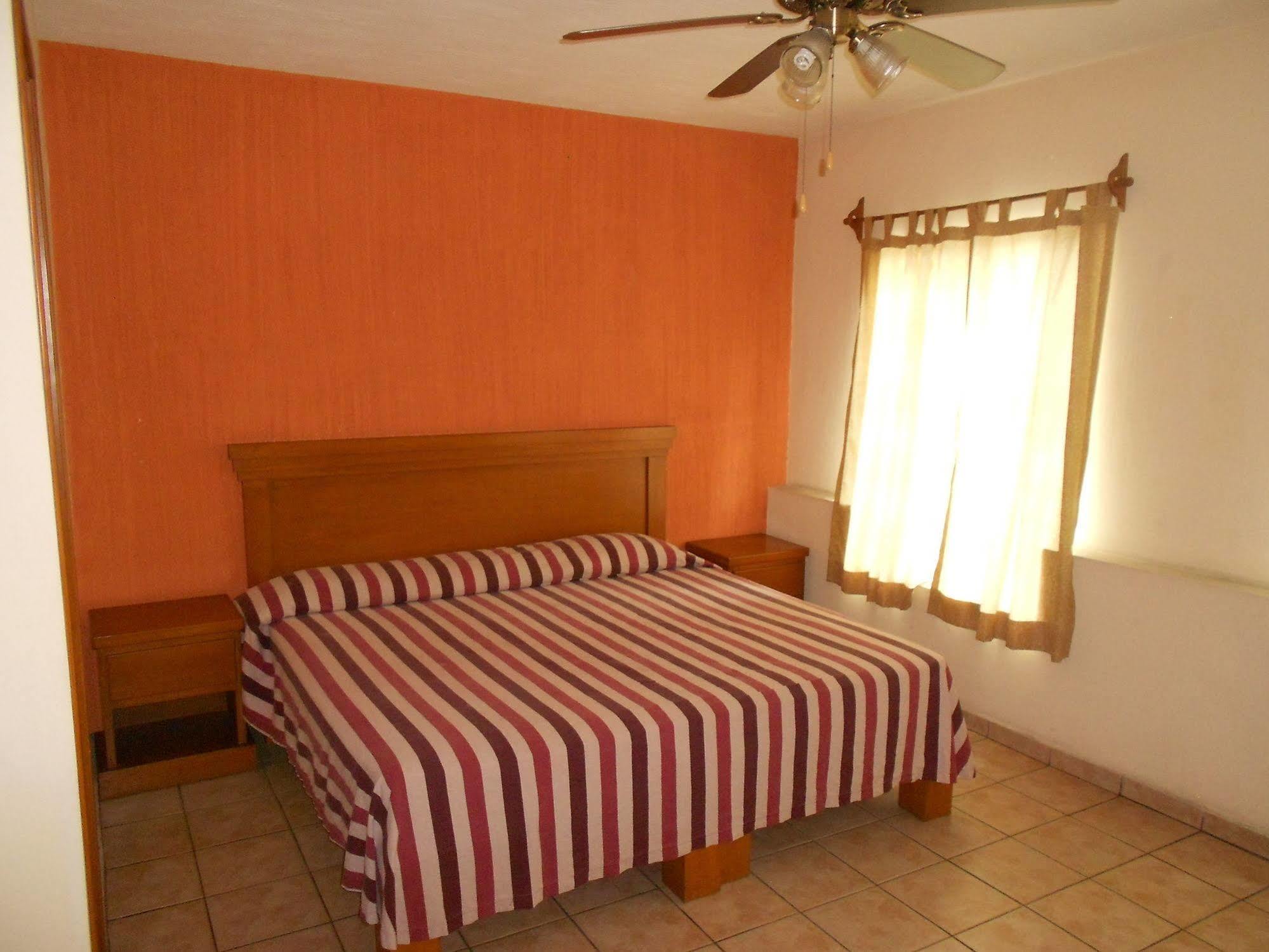 Oyo Hotel Posada Garibaldi Guadalajara Eksteriør billede